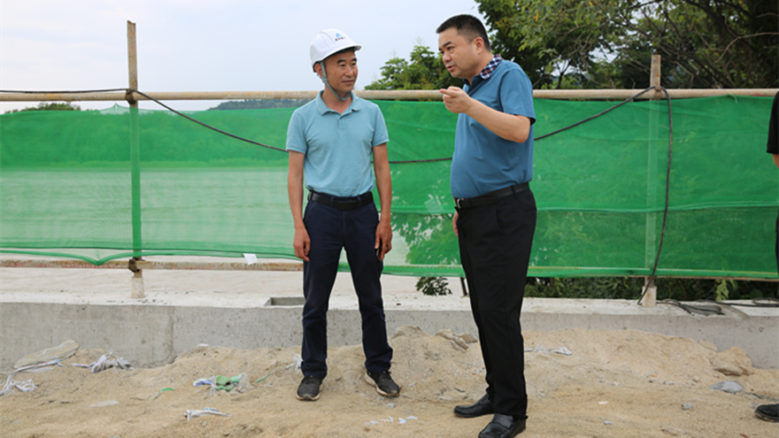 集團黨委書記、董事長肖林督導檢查南山路道路及排水補短板工程項目防汛情況